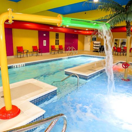 Comfort Suites Regina Bagian luar foto