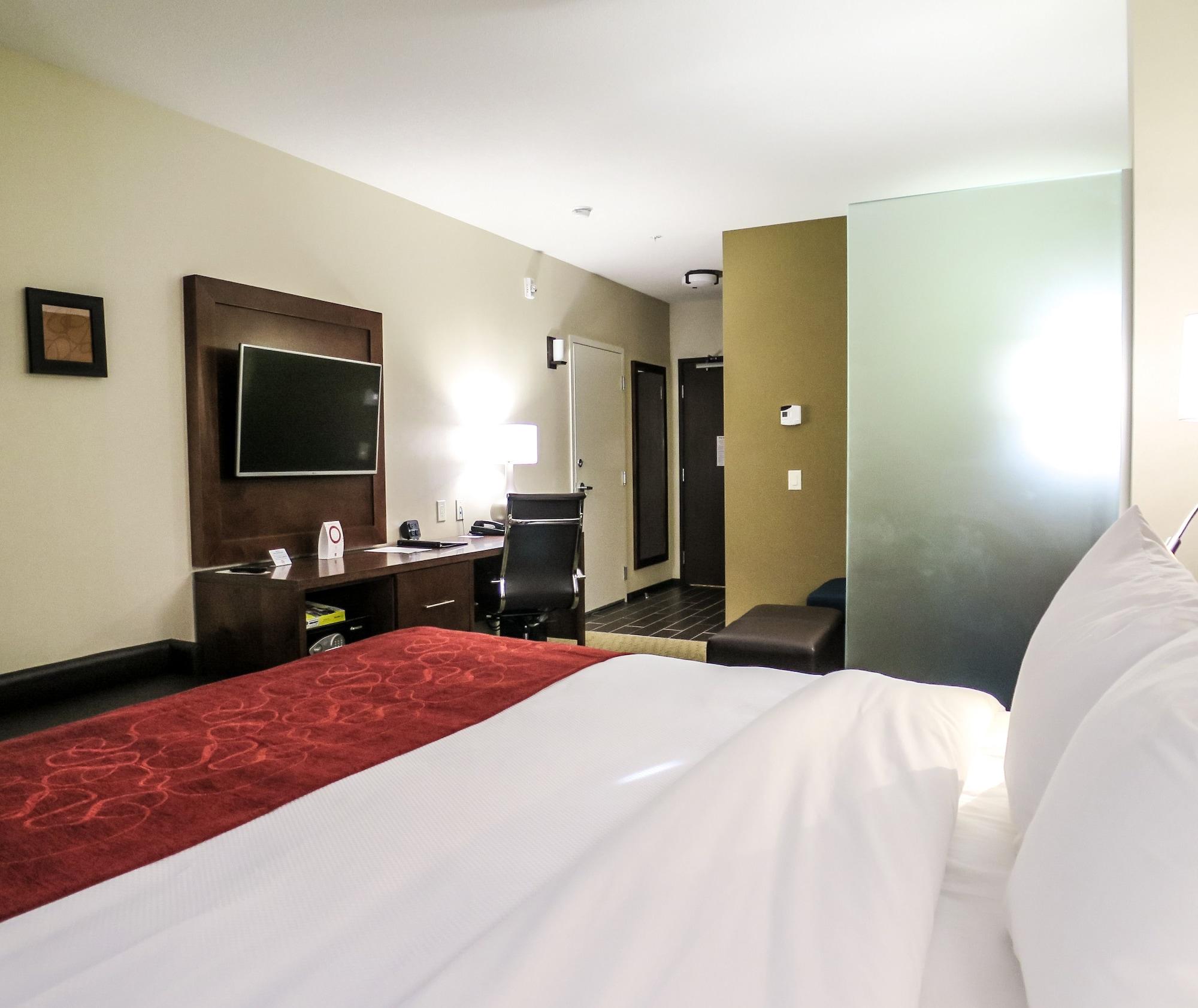 Comfort Suites Regina Bagian luar foto
