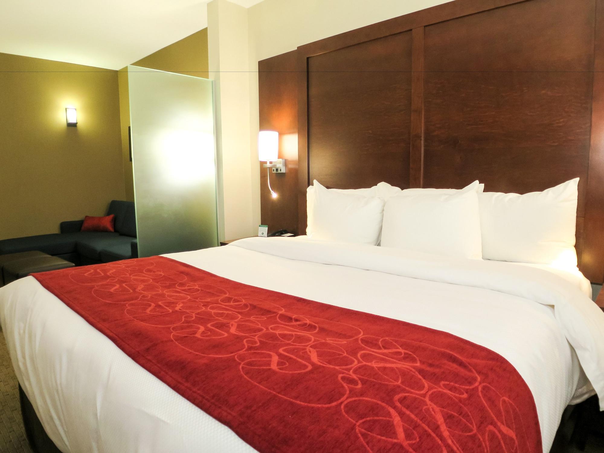 Comfort Suites Regina Bagian luar foto