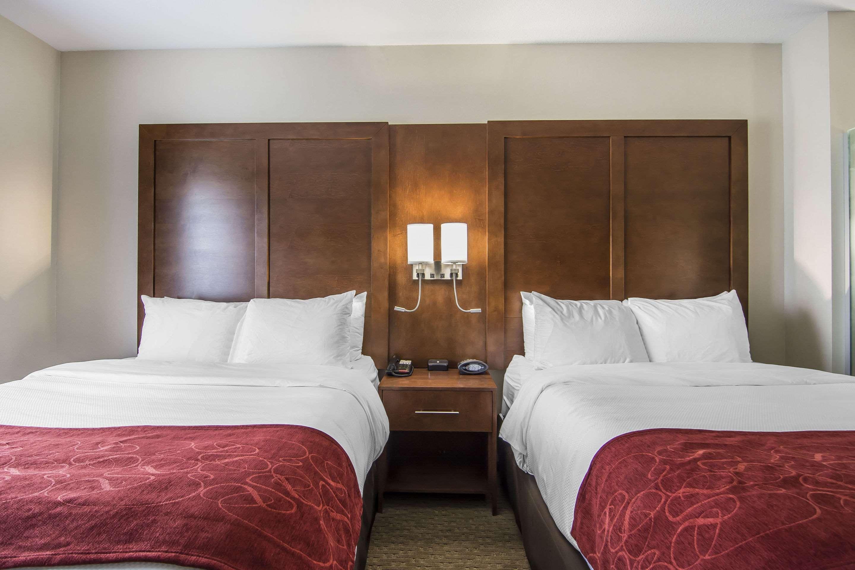 Comfort Suites Regina Bagian luar foto