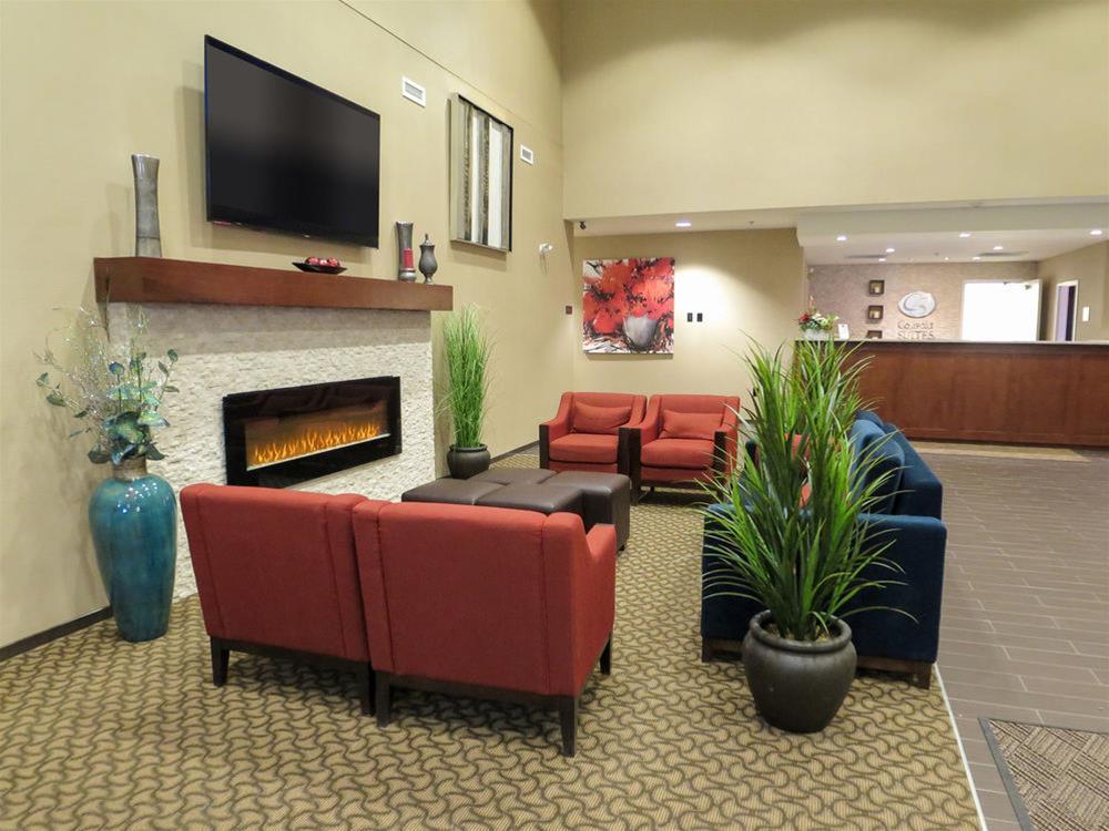 Comfort Suites Regina Bagian luar foto