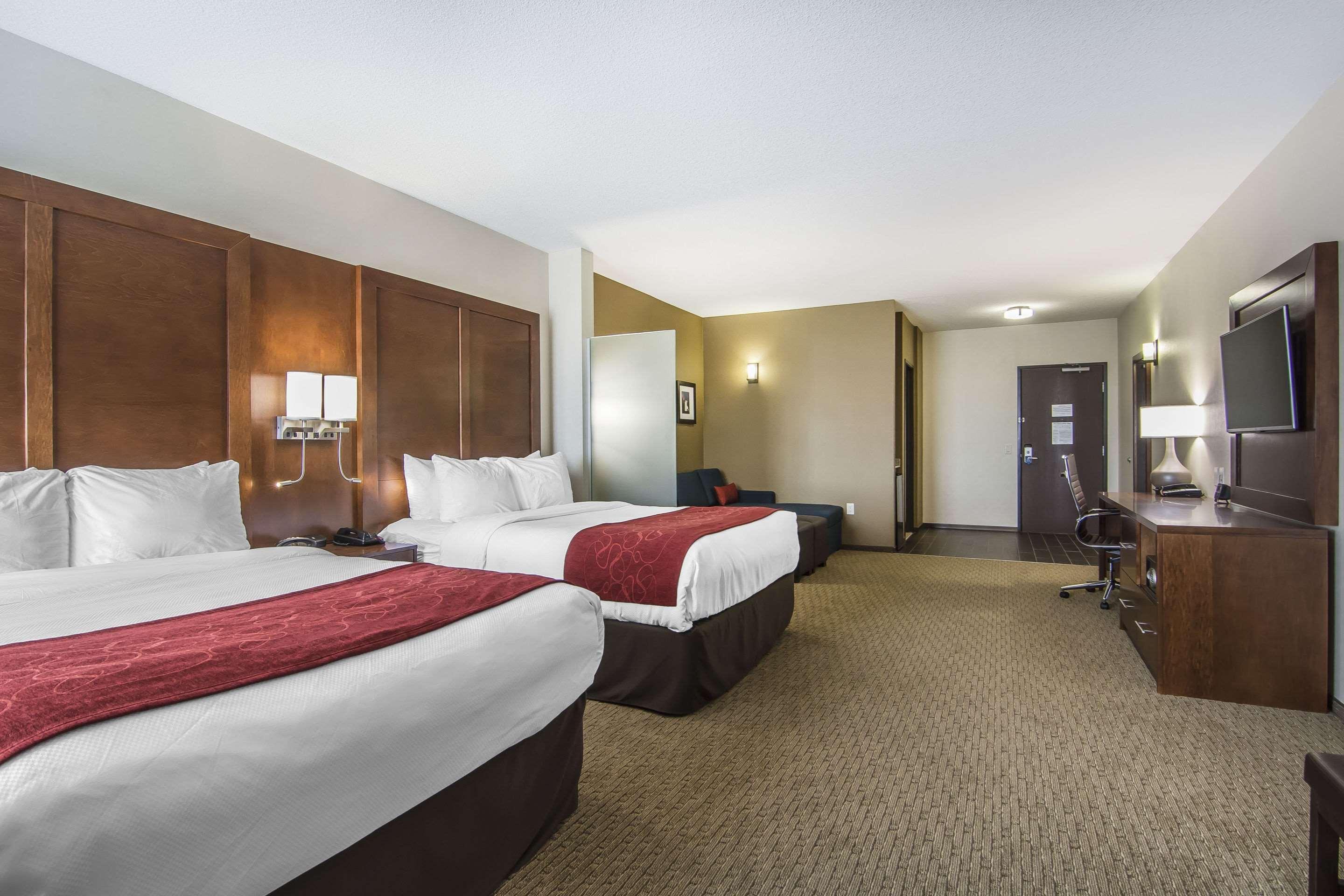 Comfort Suites Regina Bagian luar foto