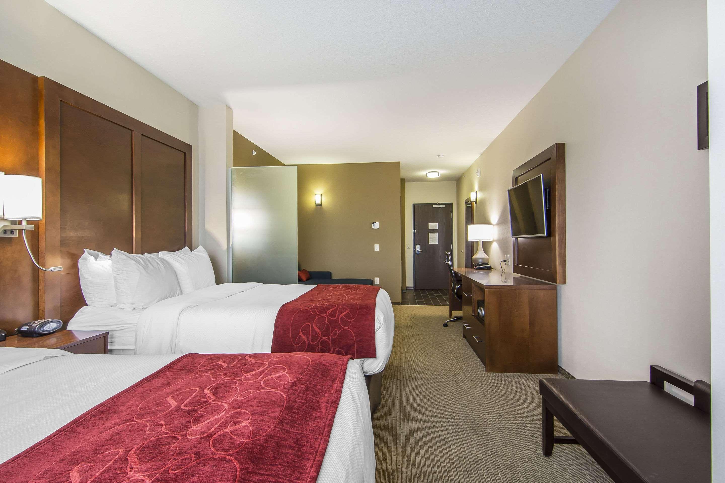 Comfort Suites Regina Bagian luar foto