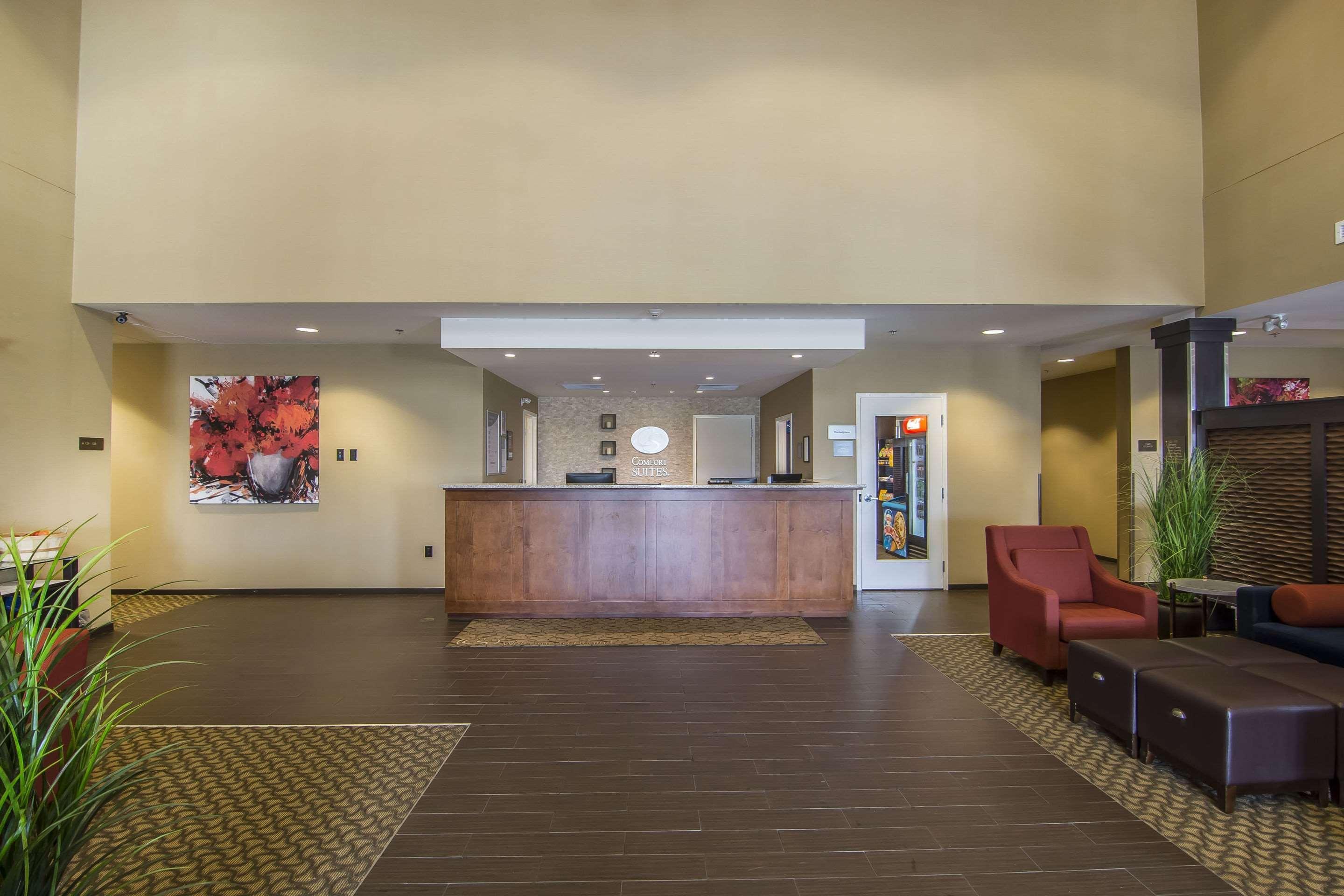 Comfort Suites Regina Bagian luar foto