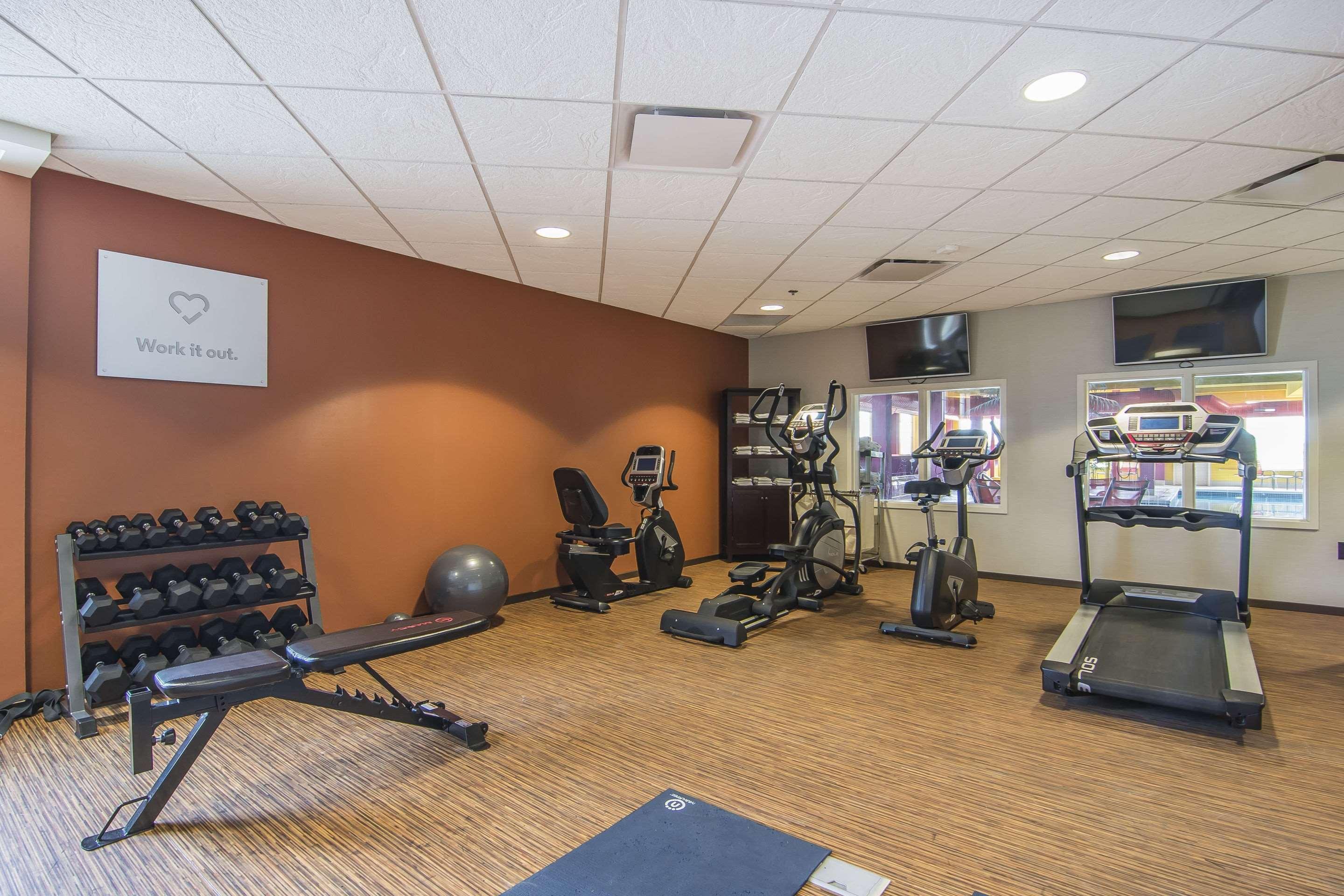 Comfort Suites Regina Bagian luar foto