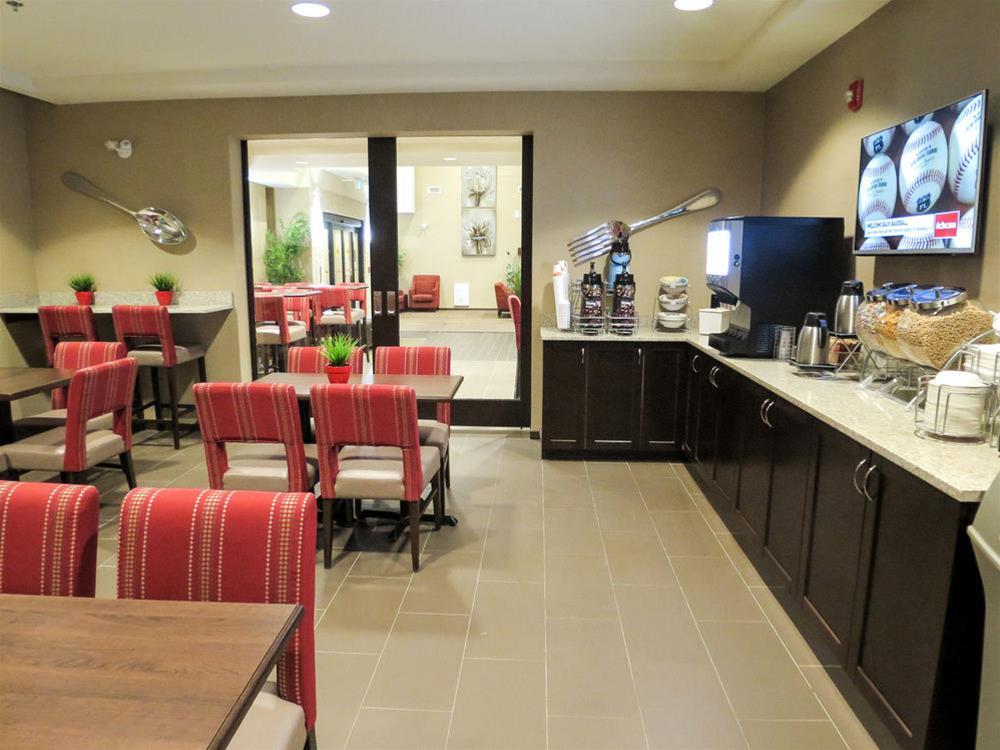Comfort Suites Regina Bagian luar foto