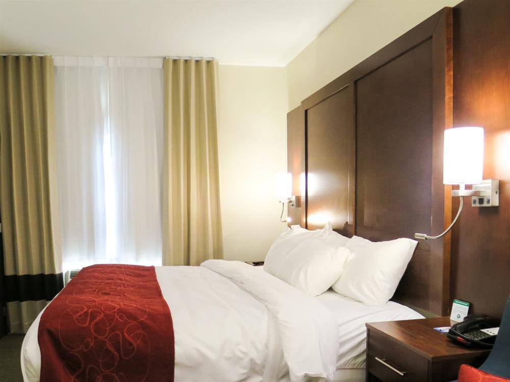 Comfort Suites Regina Bagian luar foto