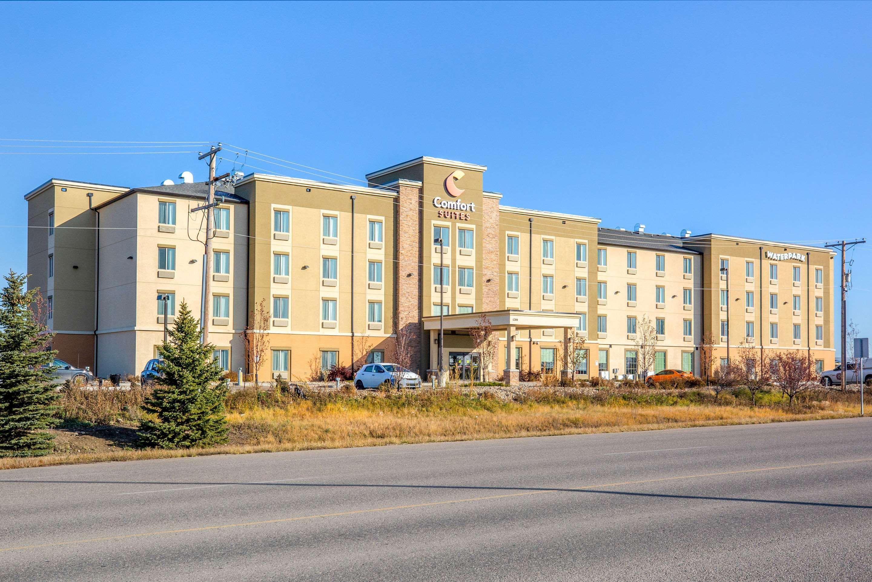 Comfort Suites Regina Bagian luar foto
