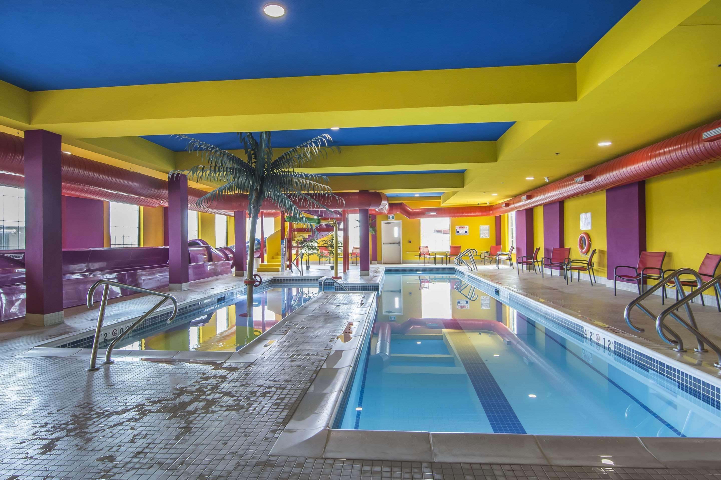 Comfort Suites Regina Bagian luar foto