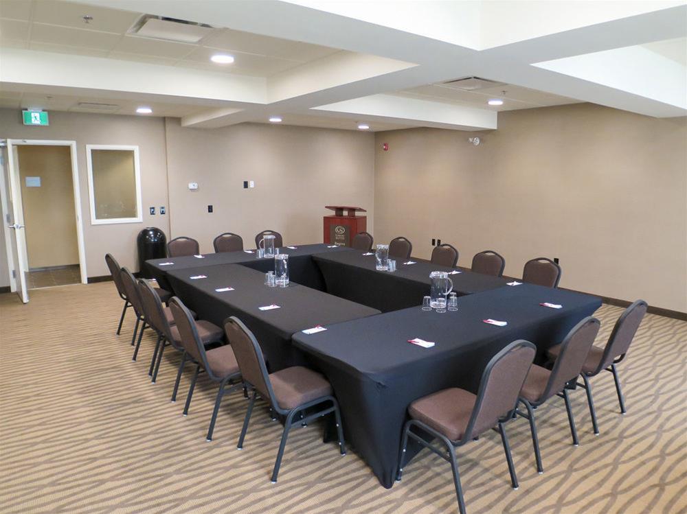 Comfort Suites Regina Bagian luar foto