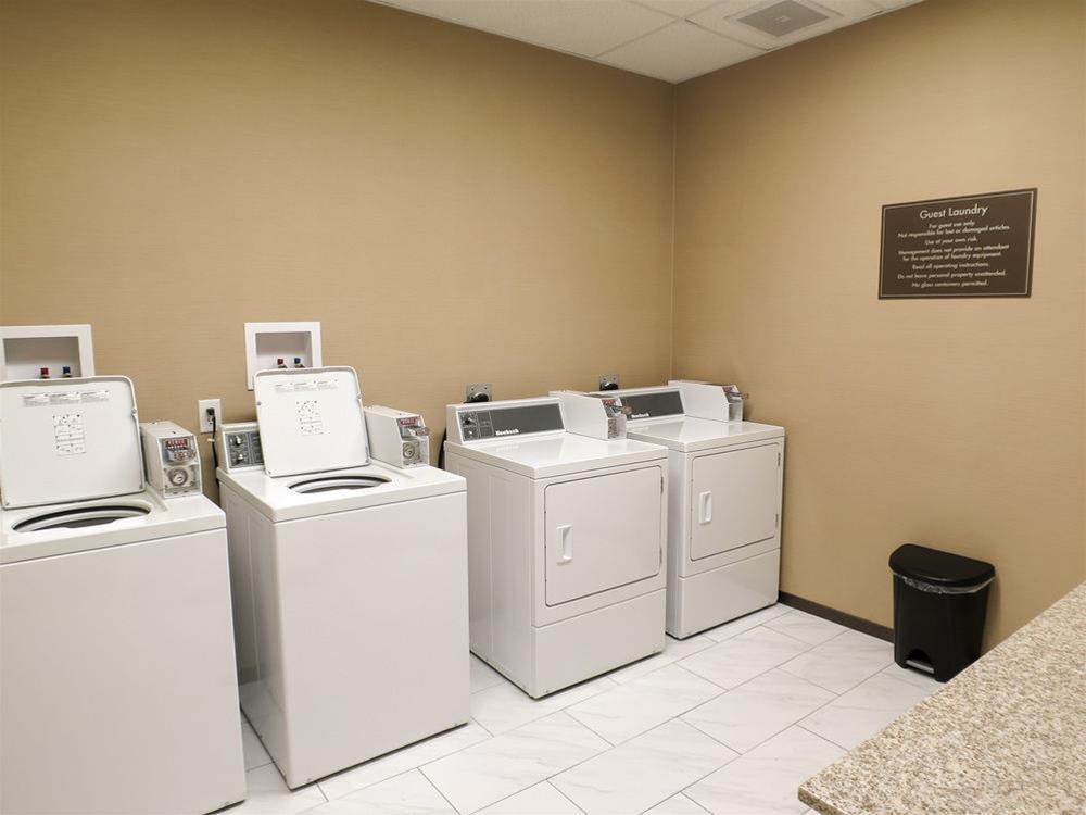 Comfort Suites Regina Bagian luar foto