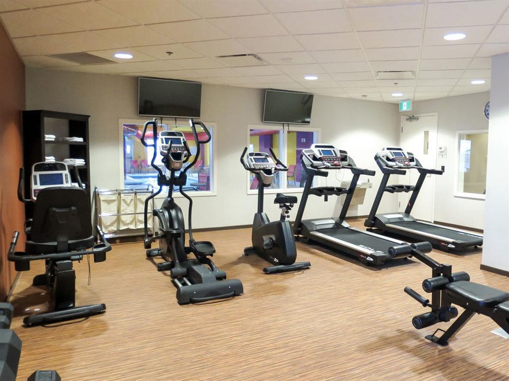 Comfort Suites Regina Bagian luar foto