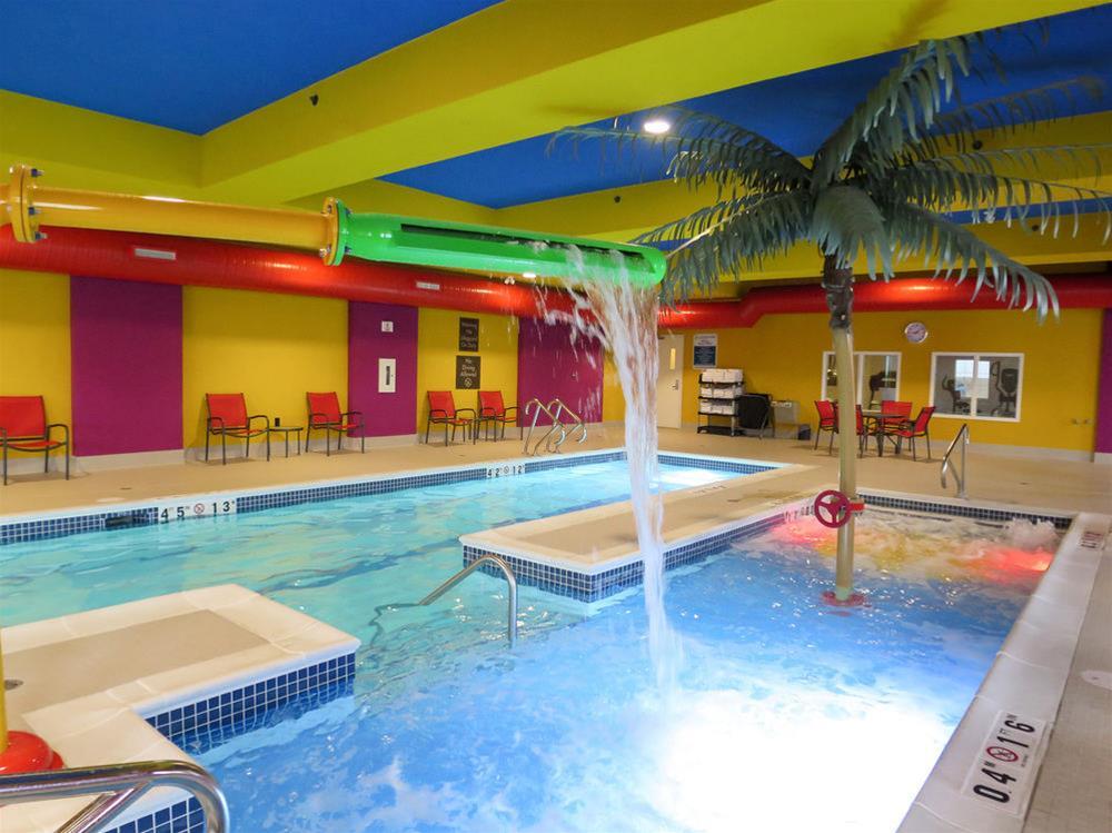 Comfort Suites Regina Bagian luar foto