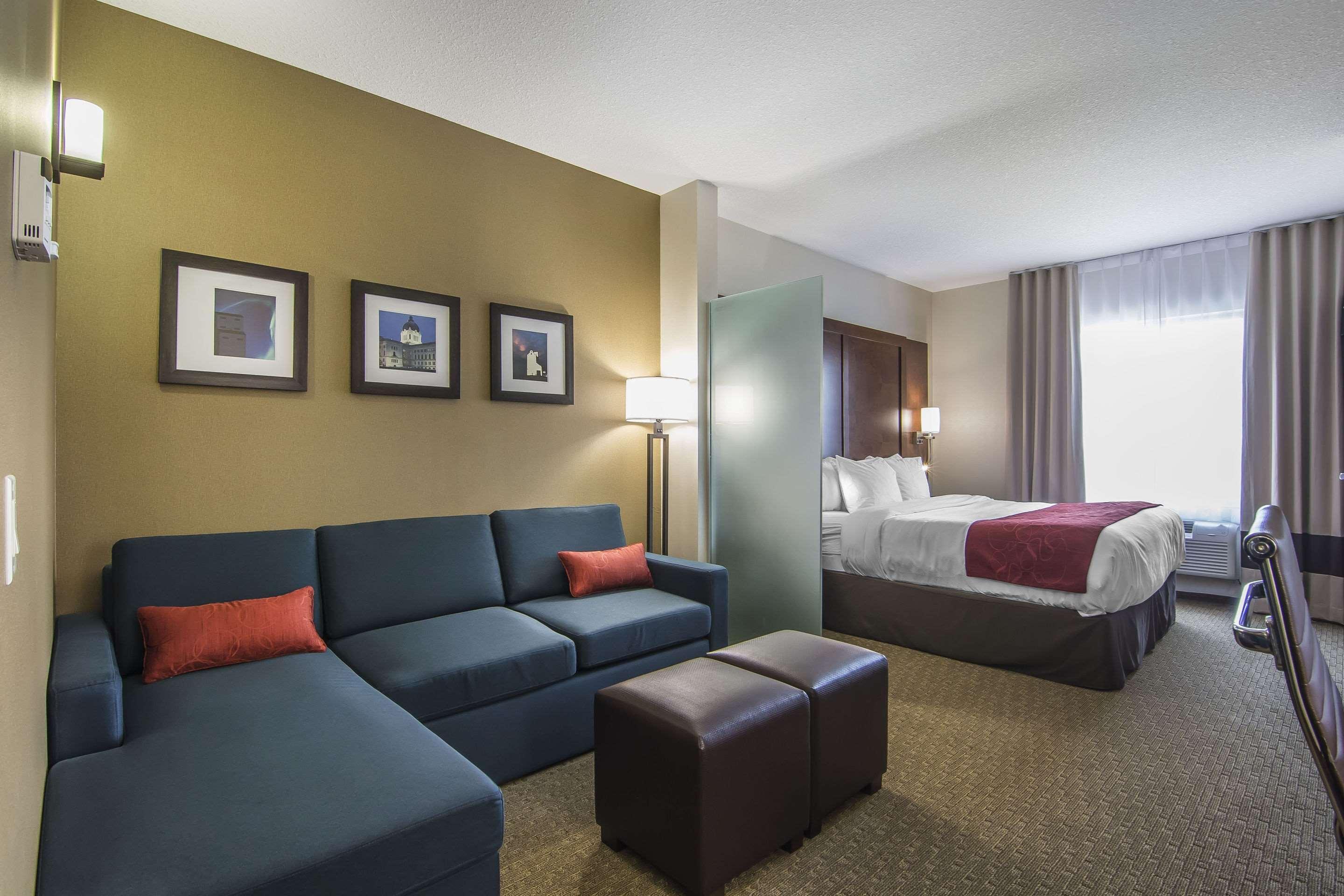 Comfort Suites Regina Bagian luar foto