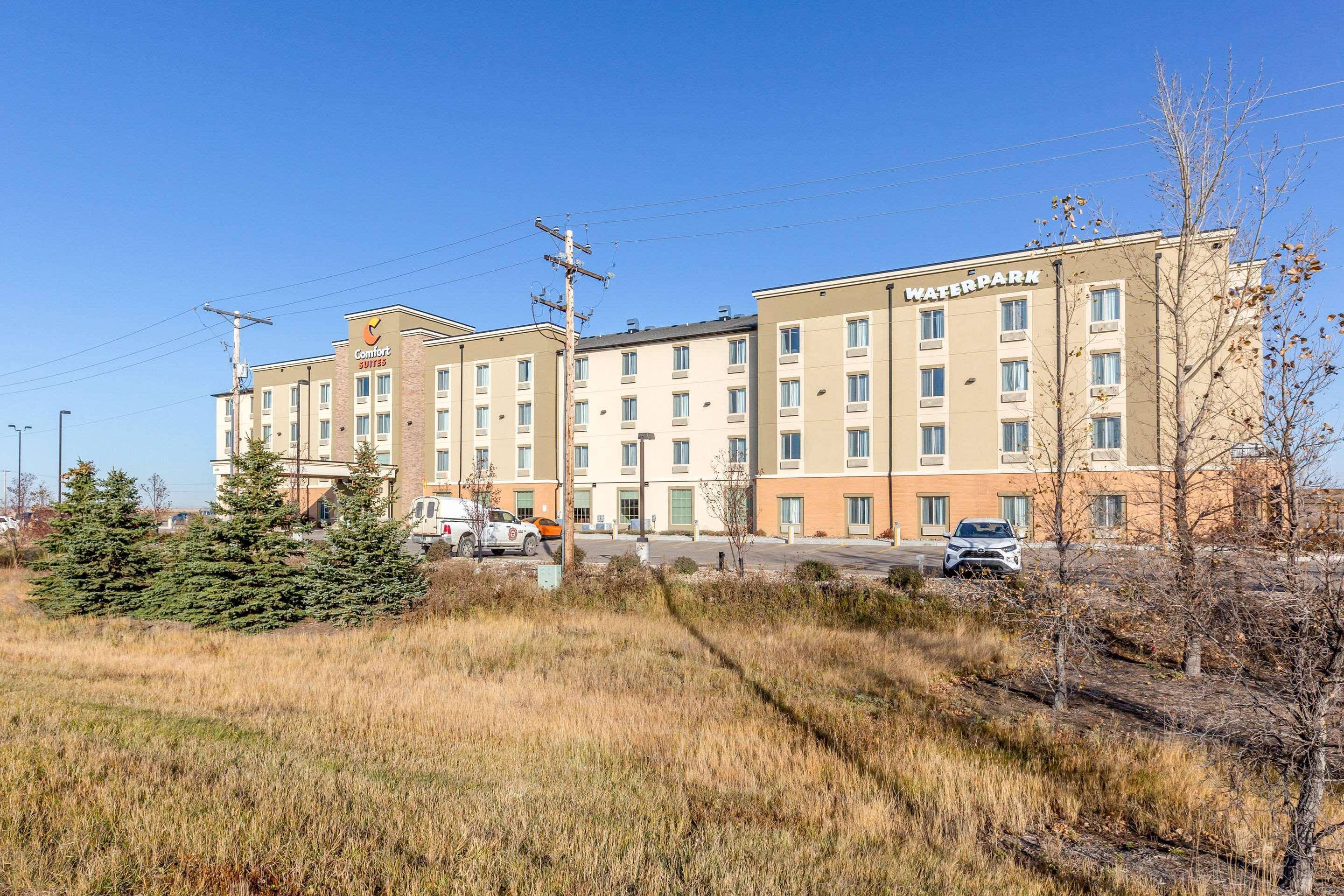 Comfort Suites Regina Bagian luar foto