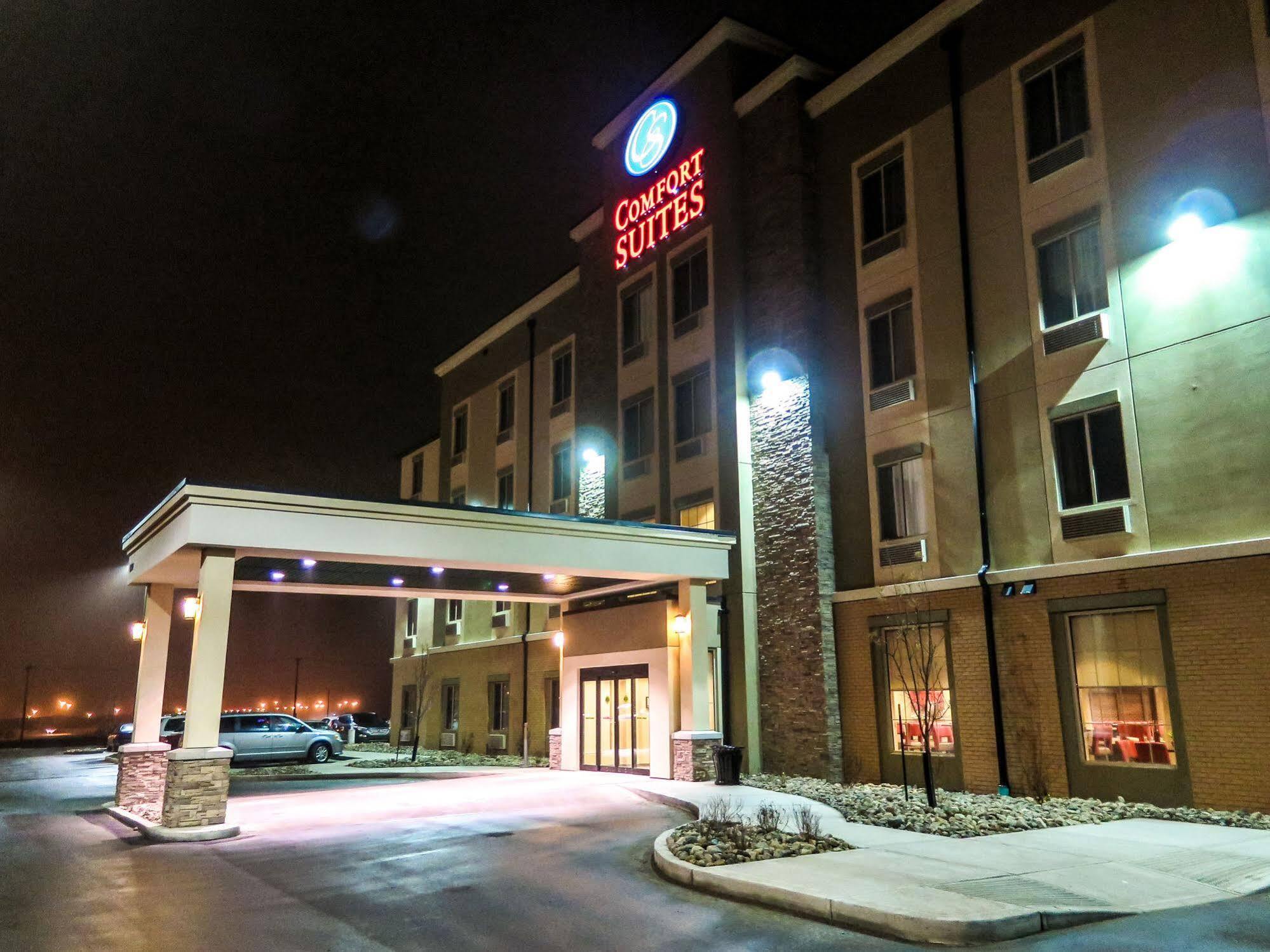 Comfort Suites Regina Bagian luar foto